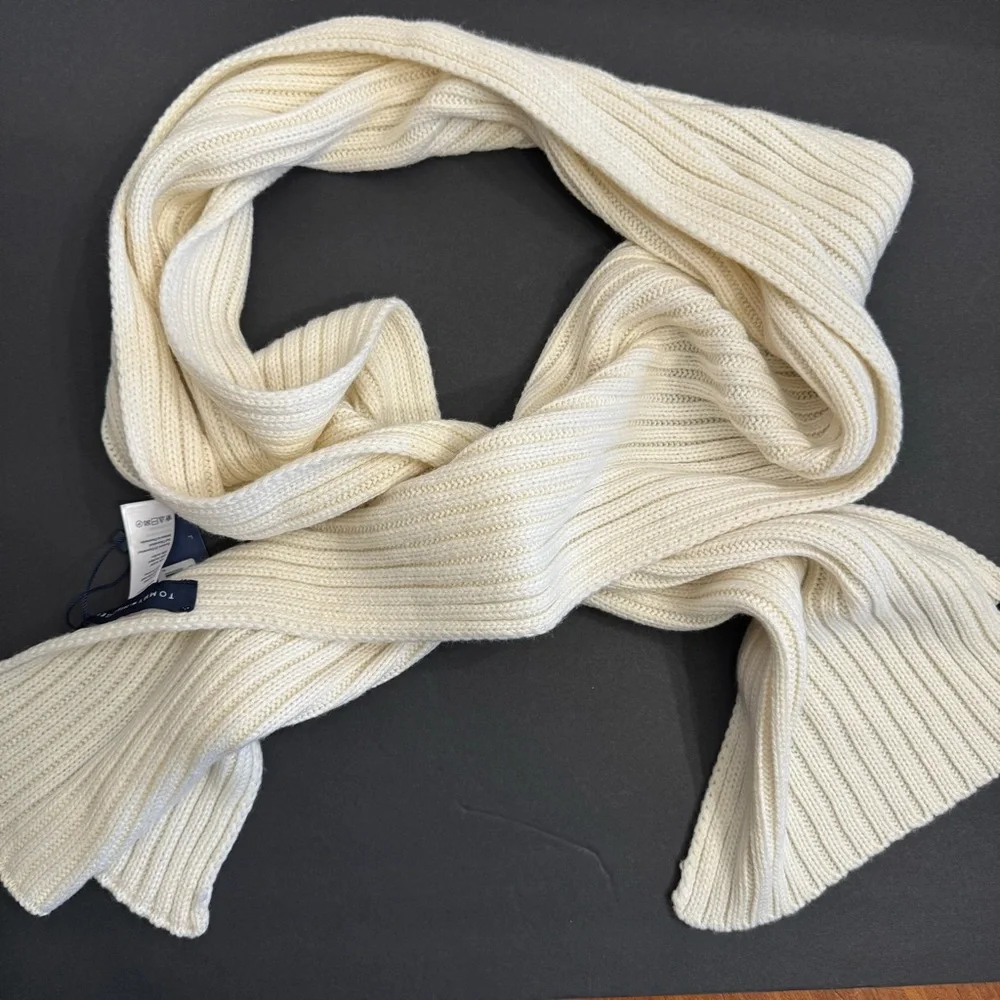 Tommy Hilfiger Unisex Winter White Knit Scarf with Logo Cream One Size NEW